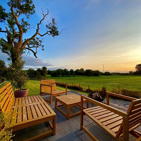 Bailey'S Hideaway Villa Portadown Buitenkant foto