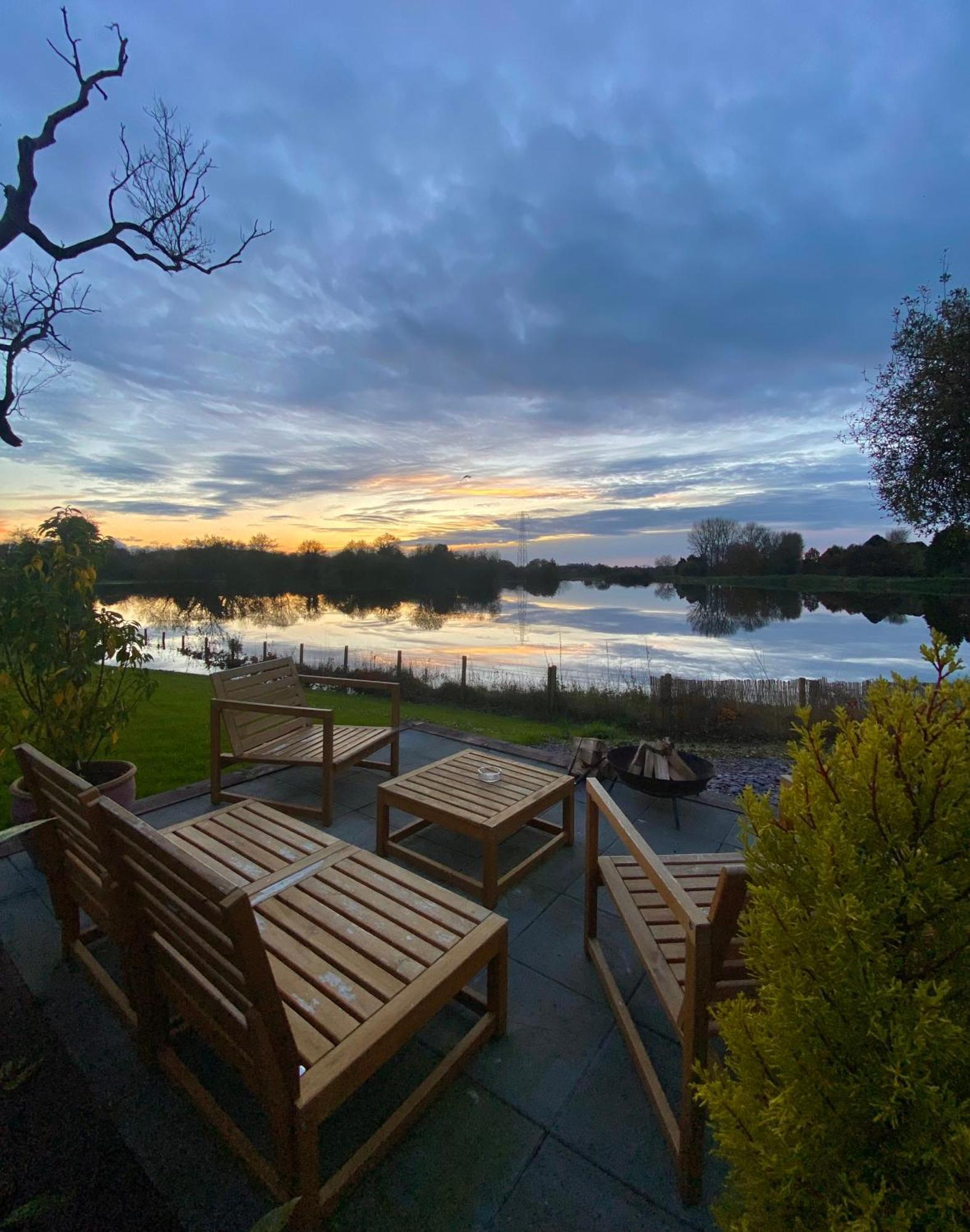 Bailey'S Hideaway Villa Portadown Buitenkant foto